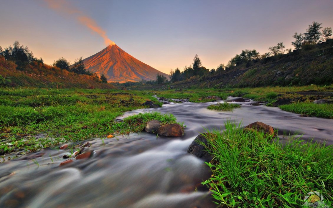 Download Wallpaper Active volcano - Philippines landscape