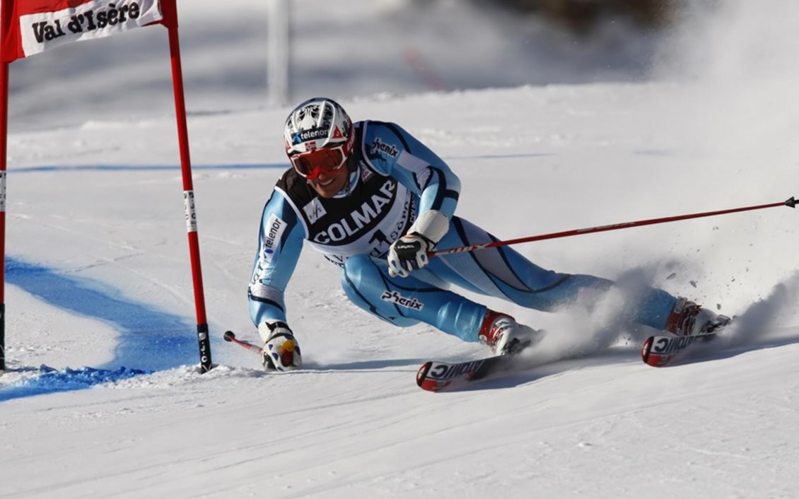 Download Wallpaper Slalom skiing sport - HD wallpaper