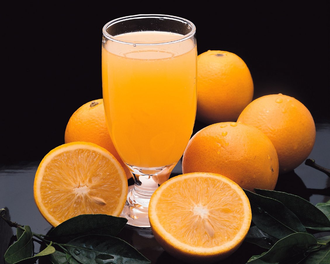 Download Wallpaper Fresh orange juice in a glass