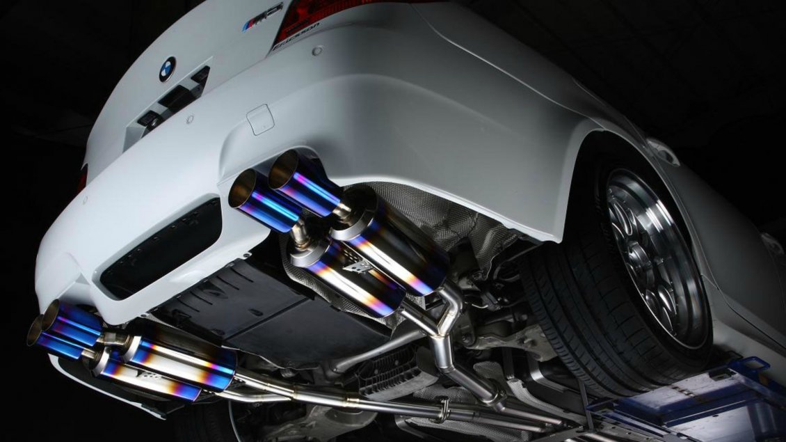 Download Wallpaper BMW M5 exhaust pipes