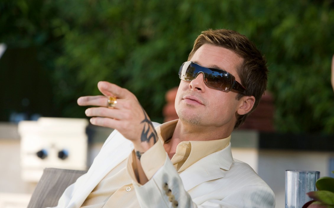 Download Wallpaper Brad Pitt in a white suit and sunglasses