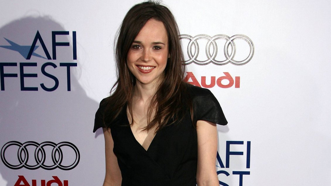 Download Wallpaper Ellen Page an Canadian actress in black