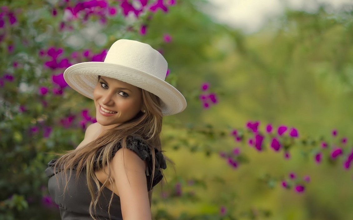 Download Wallpaper A girl with white hat in the garden