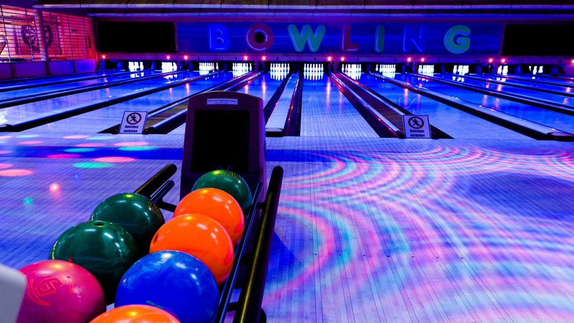 Download Wallpaper Bowling Club - Colorful wallpaper
