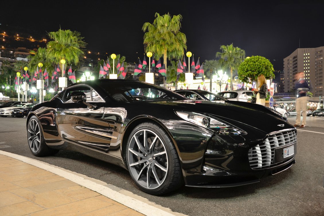 Download Wallpaper Black Aston Martin One 77 in the city