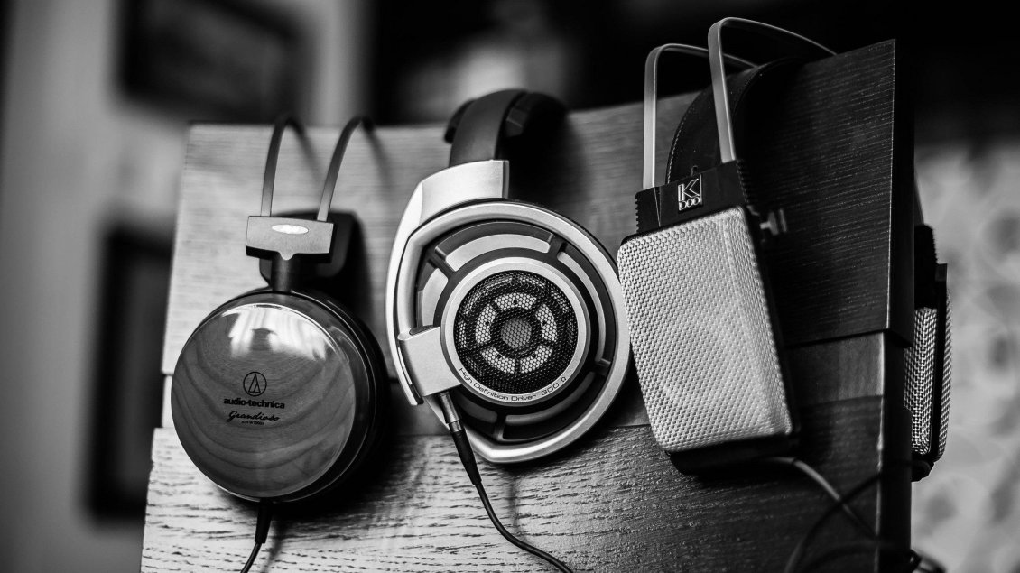 Download Wallpaper Three different headphones - White and black image