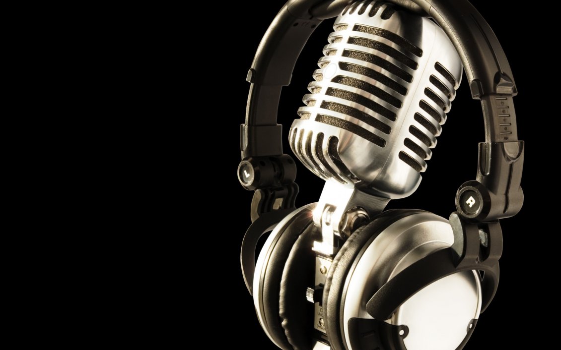 Download Wallpaper Gold headphones and gold microphone