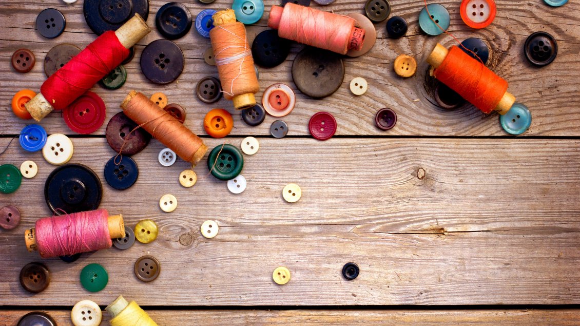 Download Wallpaper Threads and buttons in many colors on the wood