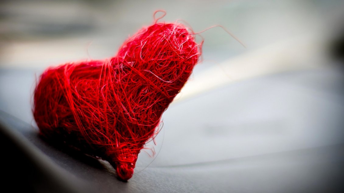 Download Wallpaper A heart made of red thread - Love wallpaper