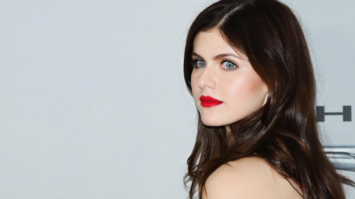 Download Wallpaper Alexandra Daddario actress with red lips and blue eyes