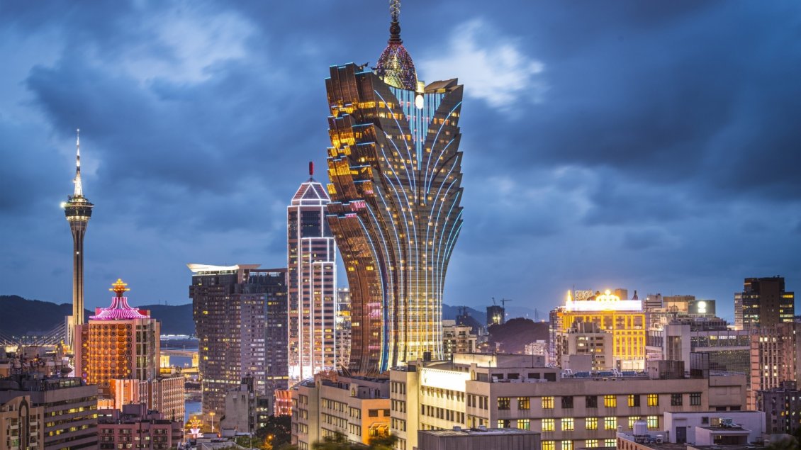 Download Wallpaper Macau Grand Lisboa Hotel - Gorgeous architecture