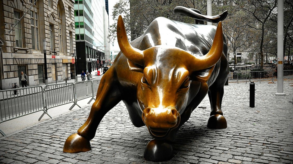 Download Wallpaper Charging Bull Statue in New York