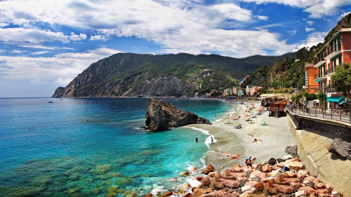 Download Wallpaper The sea Monterosso, Italy - Beautiful beach