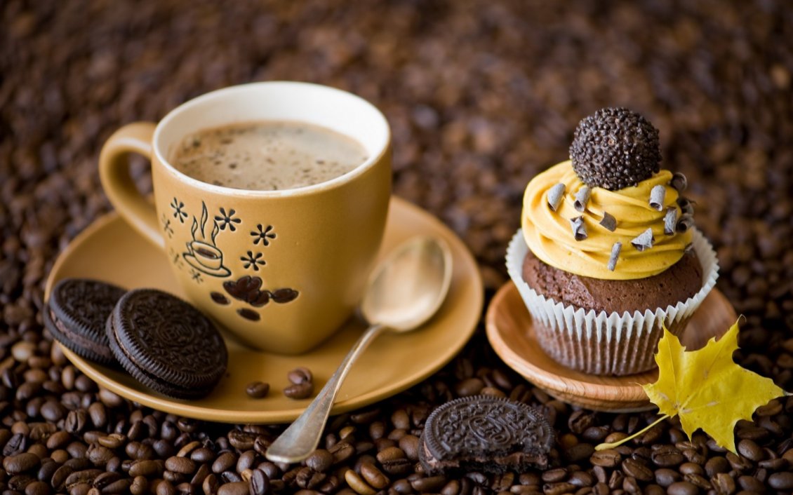Download Wallpaper Delicious coffee and sweet dessert with Oreo biscuits