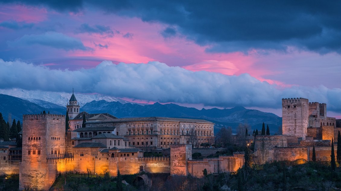 Download Wallpaper Alhambra landscape in the sunset - Purple sky