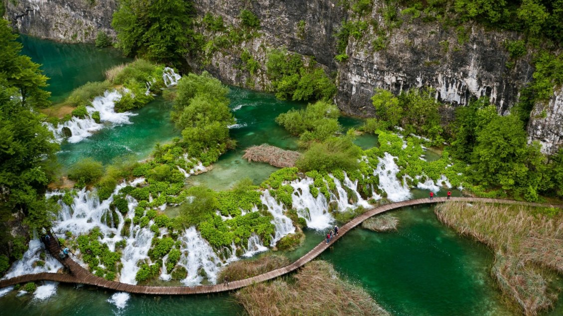 Download Wallpaper Tropical green river - Amazing paradise landscape