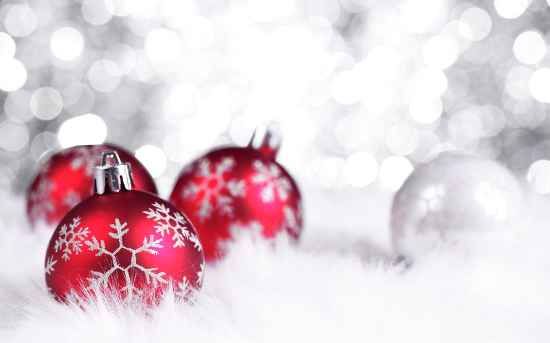 Download Wallpaper Red Christmas balls - Beautiful winter Holiday