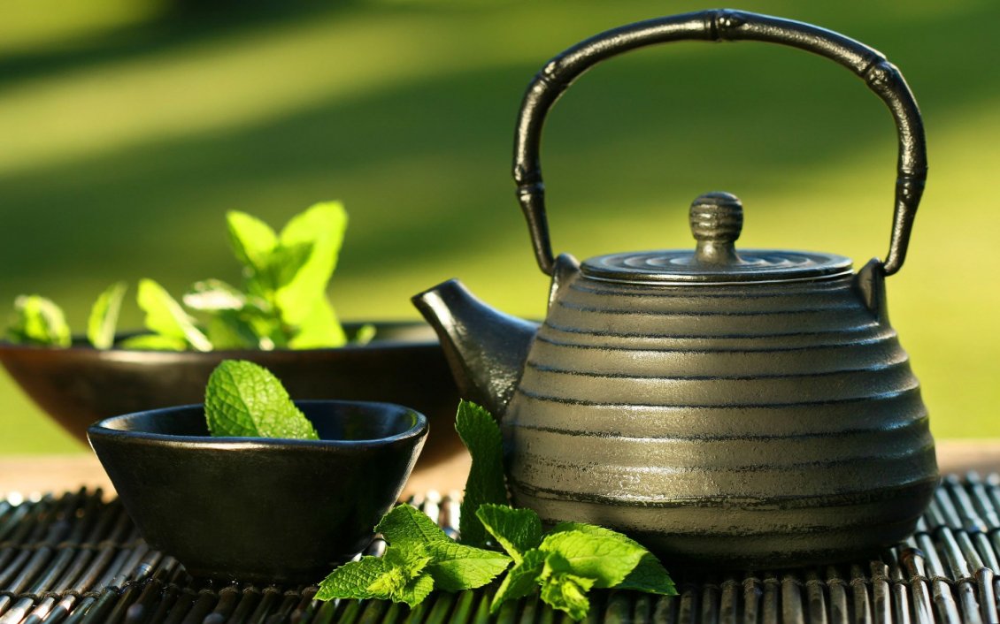 Download Wallpaper Old kettle - tea with mint