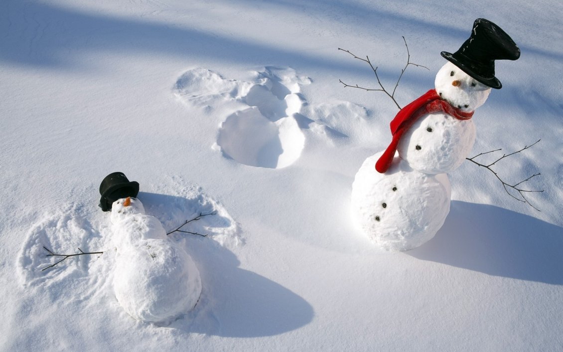 Download Wallpaper Funny snowmen play in the snow - HD white winter wallpaper
