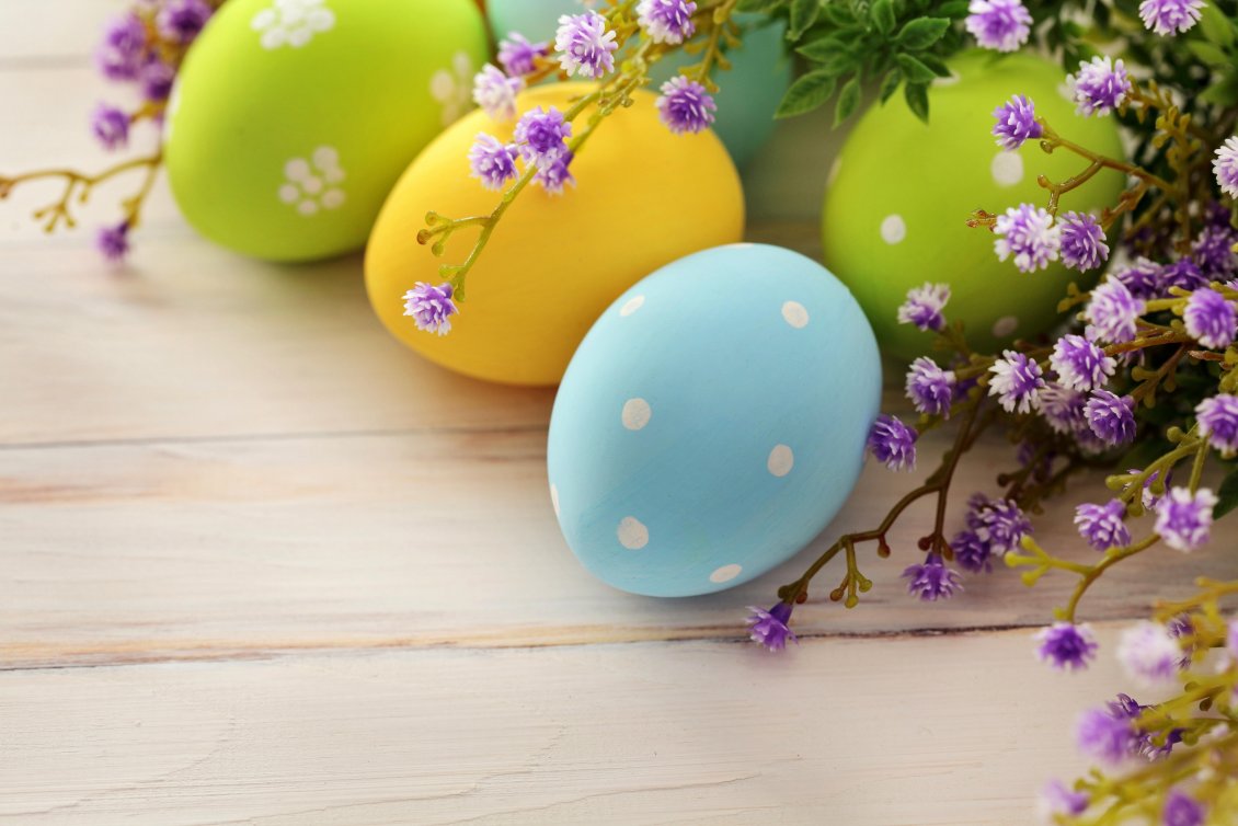 Download Wallpaper Beautiful coloured Easter eggs and spring flowers