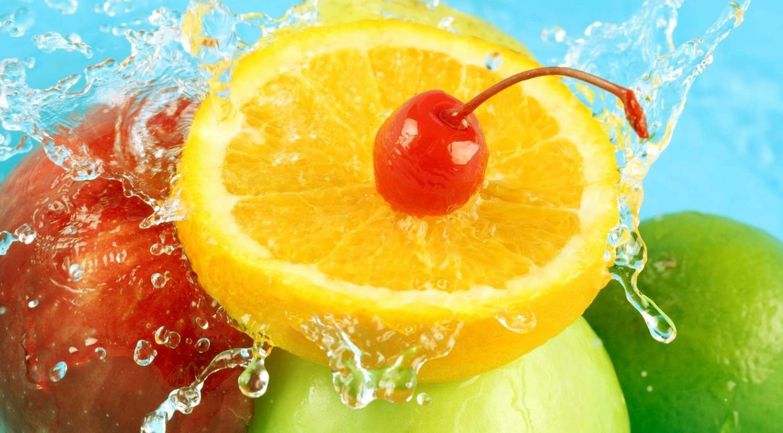 Download Wallpaper Summer fruits and cold water - delicious cocktail