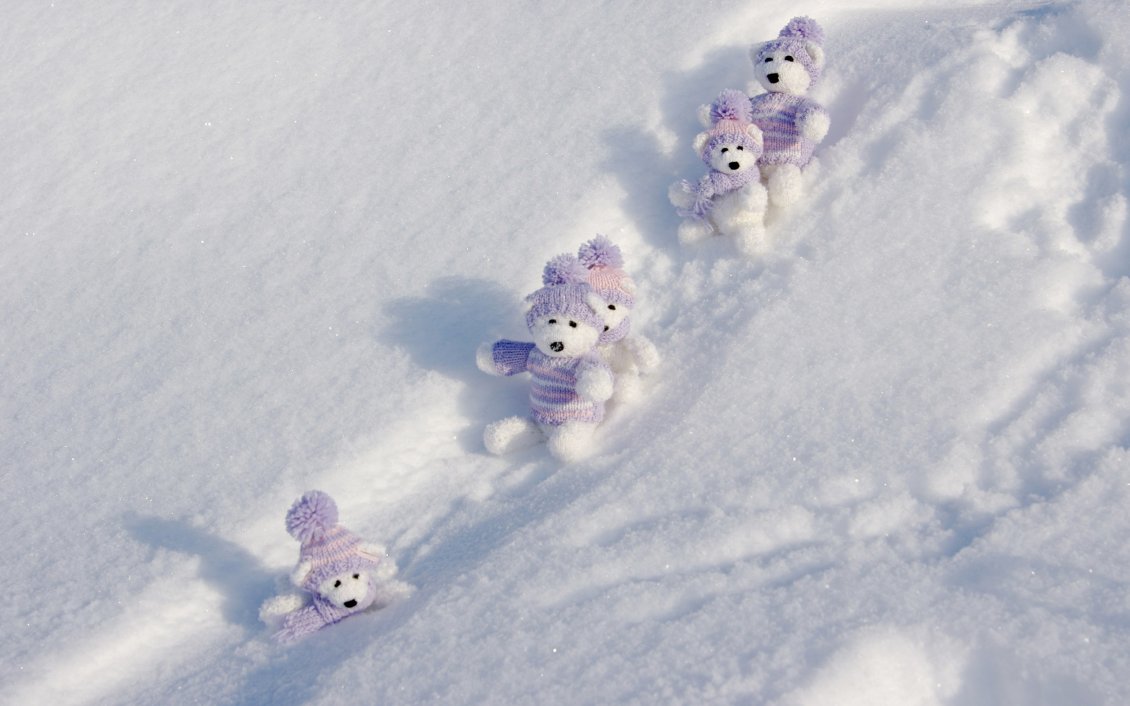 Download Wallpaper Sweet little fluffy bears at the sleighing - HD winter time