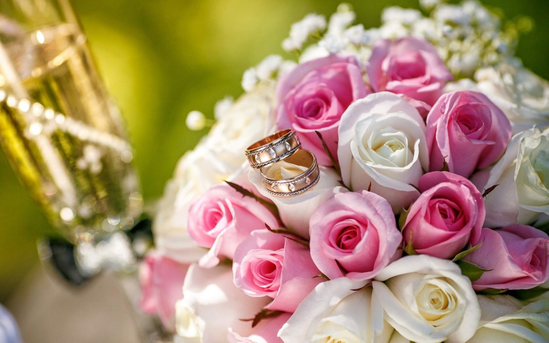 Download Wallpaper White and pink roses for a wonderful bridal bouquet
