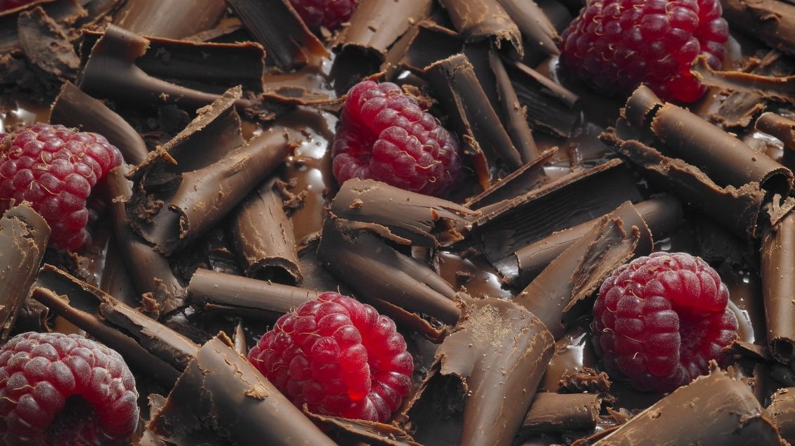 Download Wallpaper The most amazing desert - Chocolate with raspberries