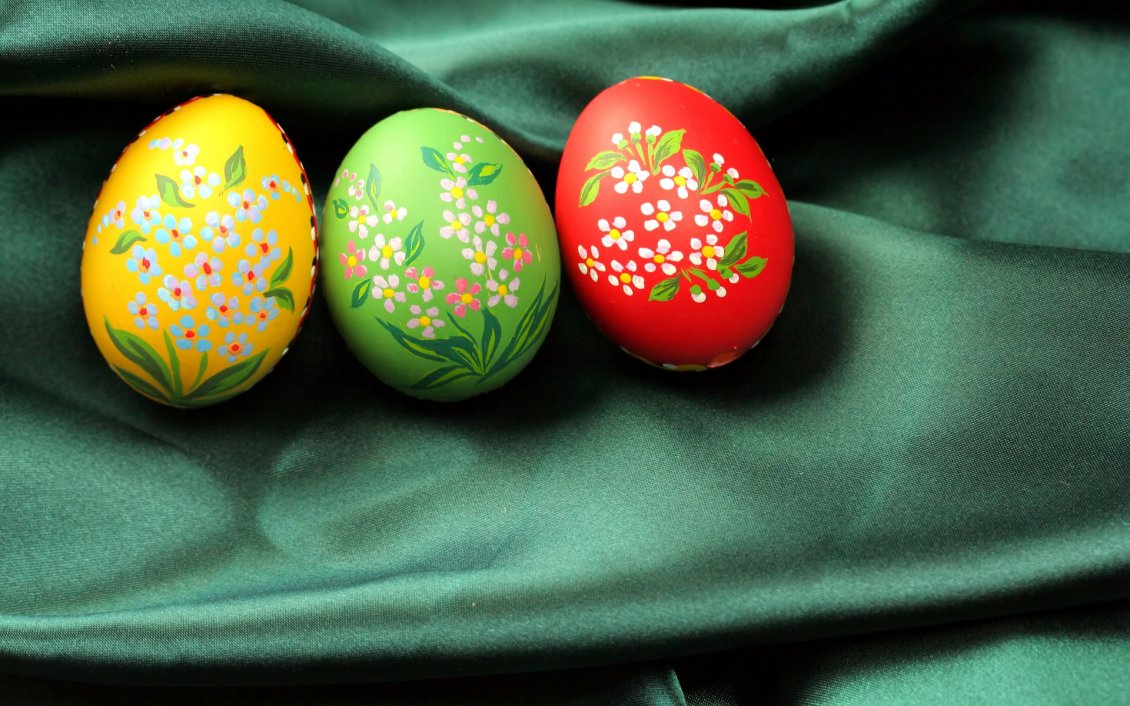 Download Wallpaper Wonderful flowers painted on Easter eggs - Happy Holiday