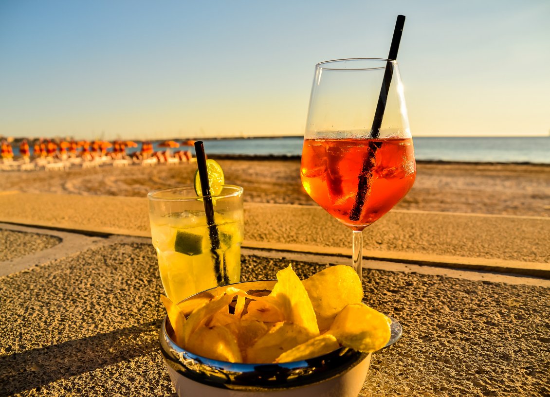 Download Wallpaper Summer fruits and cocktails on the beach