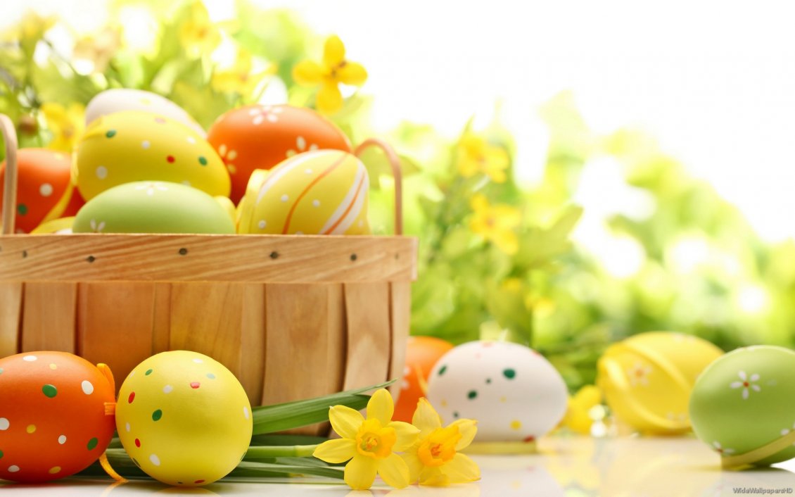 Download Wallpaper Spring yellow flowers and colorful Easter eggs-Happy Holiday