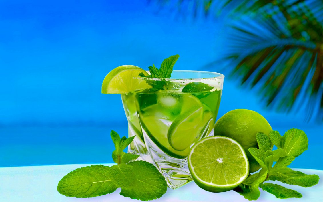 Download Wallpaper Fresh summer drink - Lemonade with limes and mint