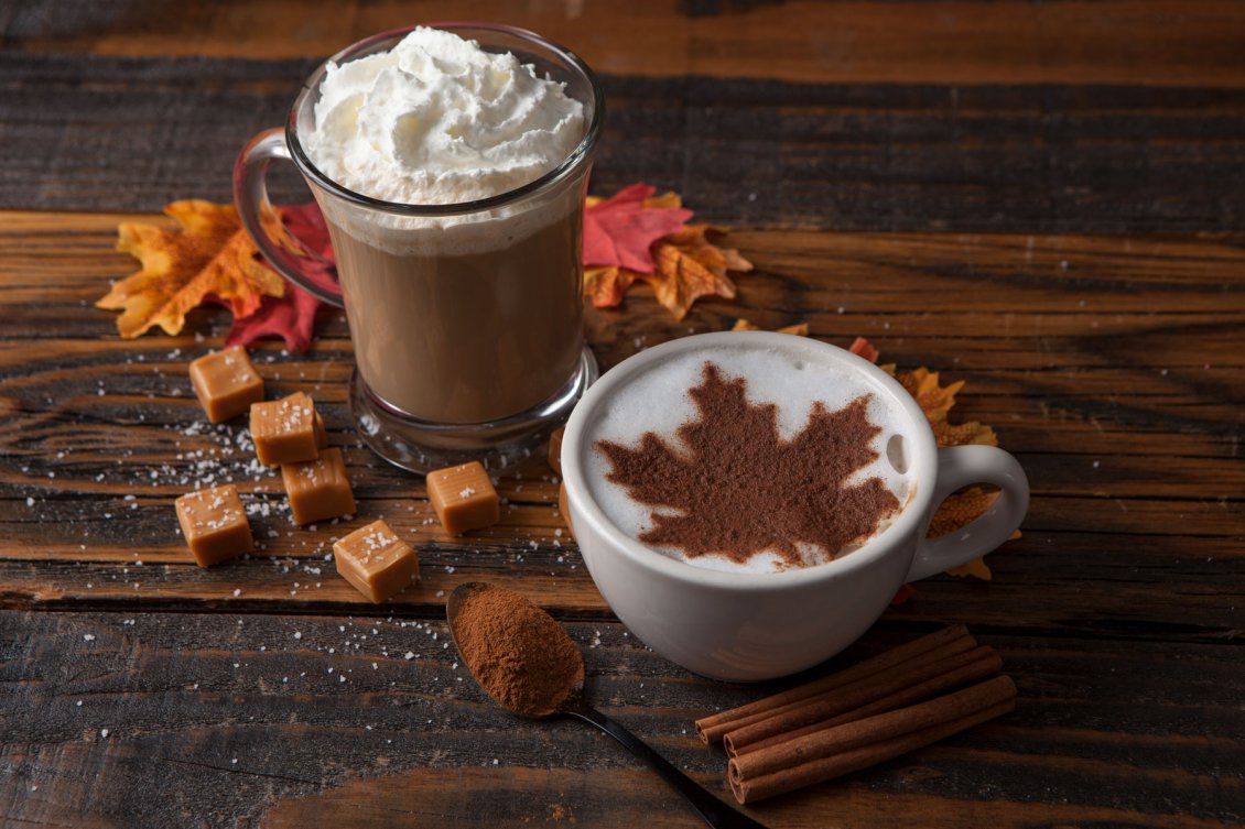 Download Wallpaper Autumn cinnamon leaf in a cup of hot coffee - Delicious time