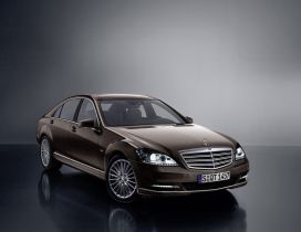 Mercedes Benz S600 V12 Luxury S-class Sedan