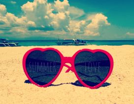 Love summer - Red sunglasses in the sand