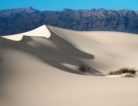 Sand mountains in the desert - HD wallpaper