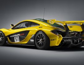 Yellow and green McLaren F1 GTR - Sport car