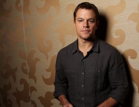 The actor Matt Damon with gray shirt
