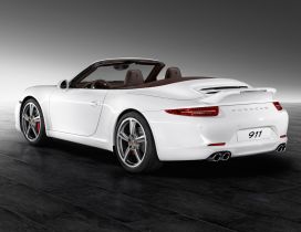 White convertible Porsche 911 Carrera S