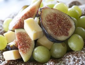 Figs and grapes - Perfect fruits for cheese