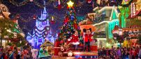 Parade for Christmas on Disneyland Paris - Mickey and Minnie