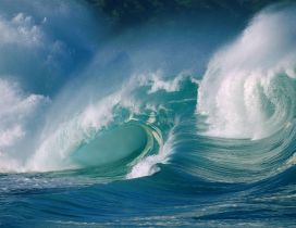 Big waves in the ocean - Water splash