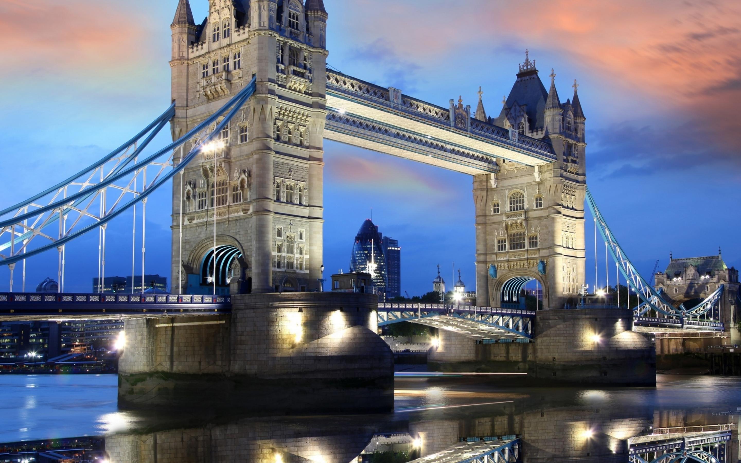 Sunset over the beautiful London Tower Bridge Wallpaper Download 2880x1800