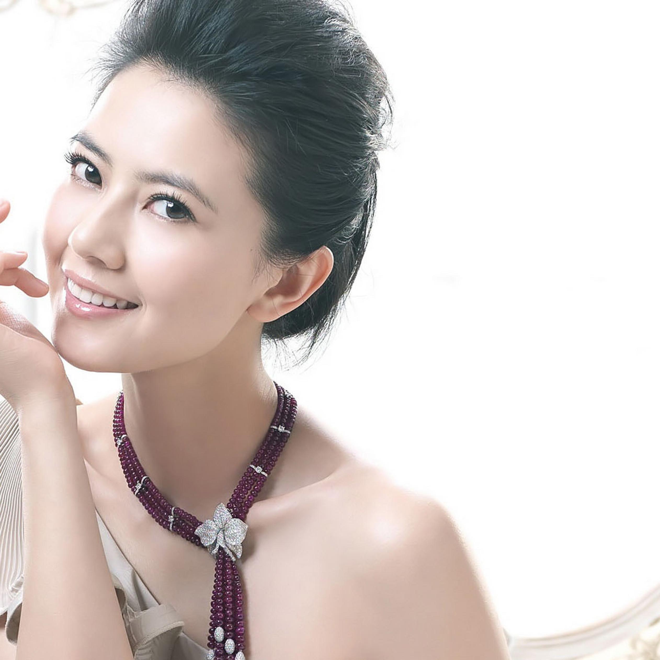 Download Gao Yuanyuan a Chinese actress and model Retina Display 2524x2524 ...