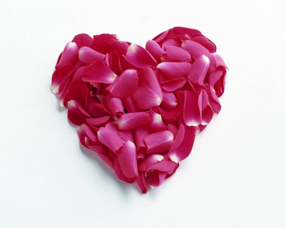 Download Wallpaper Heart made of red rose petals