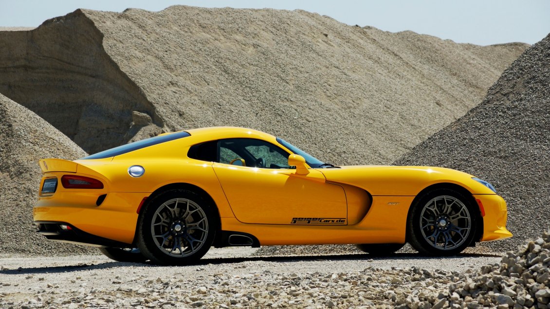 Download Wallpaper Yellow Dodge Viper SRT GTS