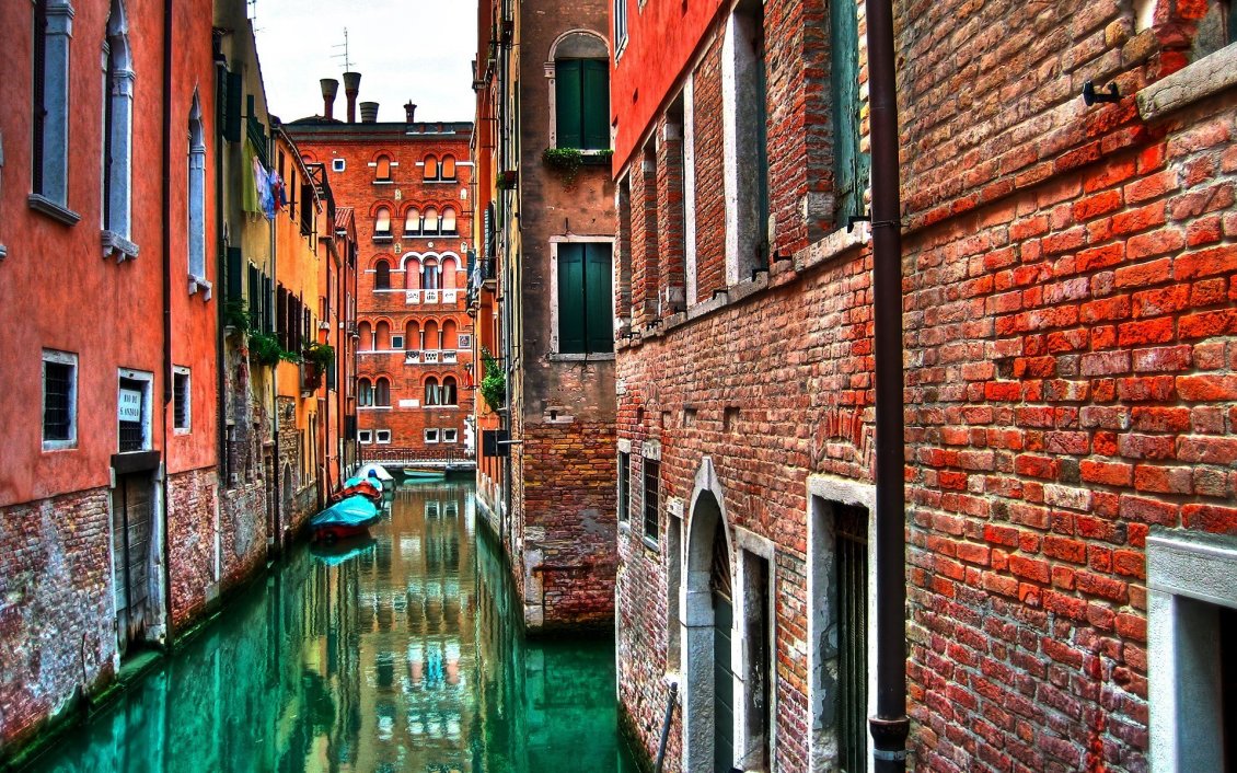 Download Wallpaper Beautiful view of the street in Venice