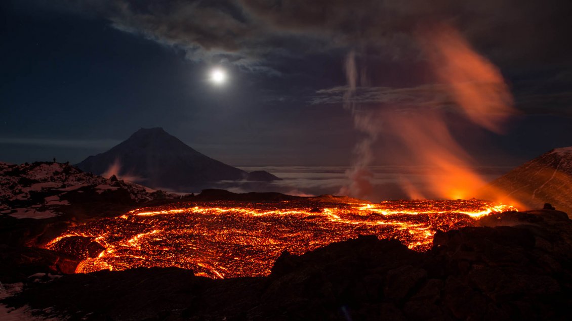 Download Wallpaper Hot lava of volcano