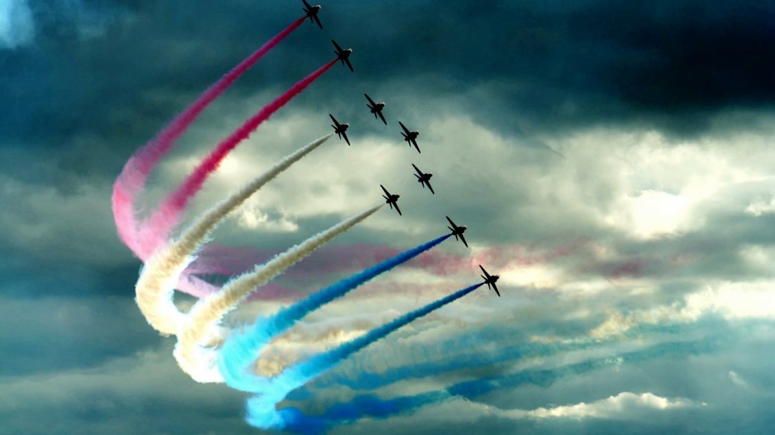 Download Wallpaper Air show made by aircrafts
