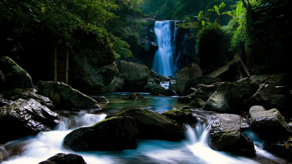 Download Wallpaper Waterfall on a river in the forest